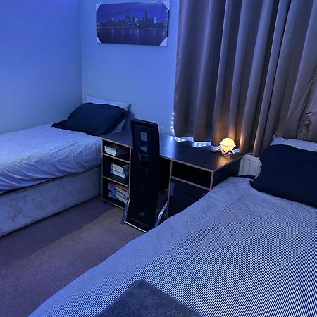 Апартаменты London Gateway Get-Away Хаунслоу Экстерьер фото
